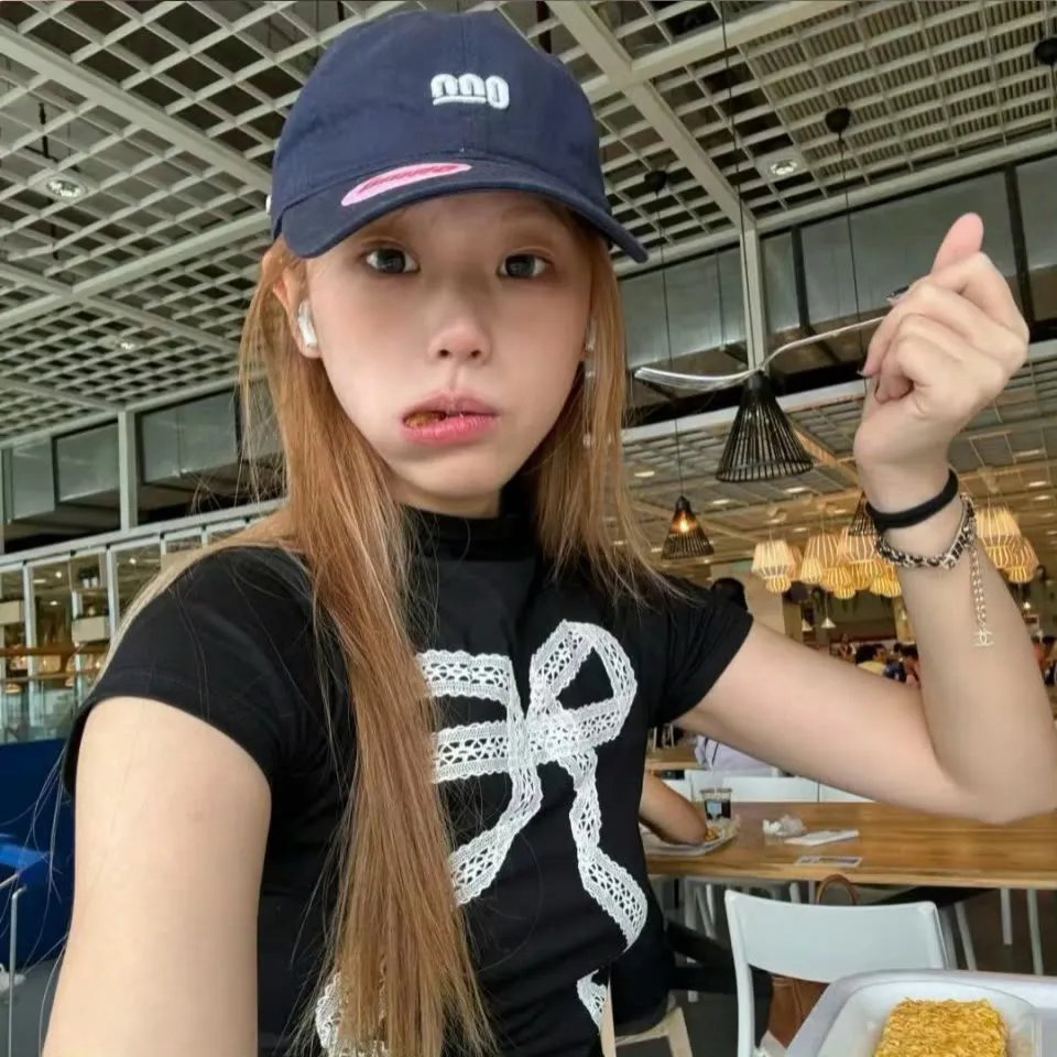 她爱他